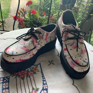 TUK HELLO KITTY CREEPERS US Womens Size 7 EUC